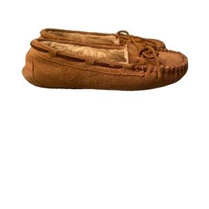 Minnitonka Women’s Leather Moccasins